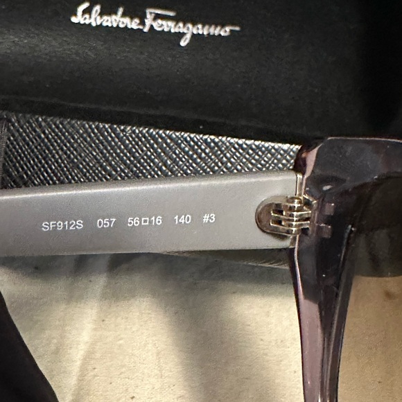 Salvatore Ferragamo sunglasses with pouch and case. In excellent condition. - Picture 6 of 8